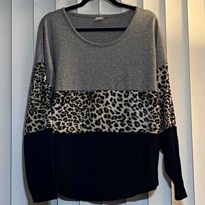 No Boundaries XXL Long Sleeve Top Sweater Cheetah Leopard Print Animal Grey Gray